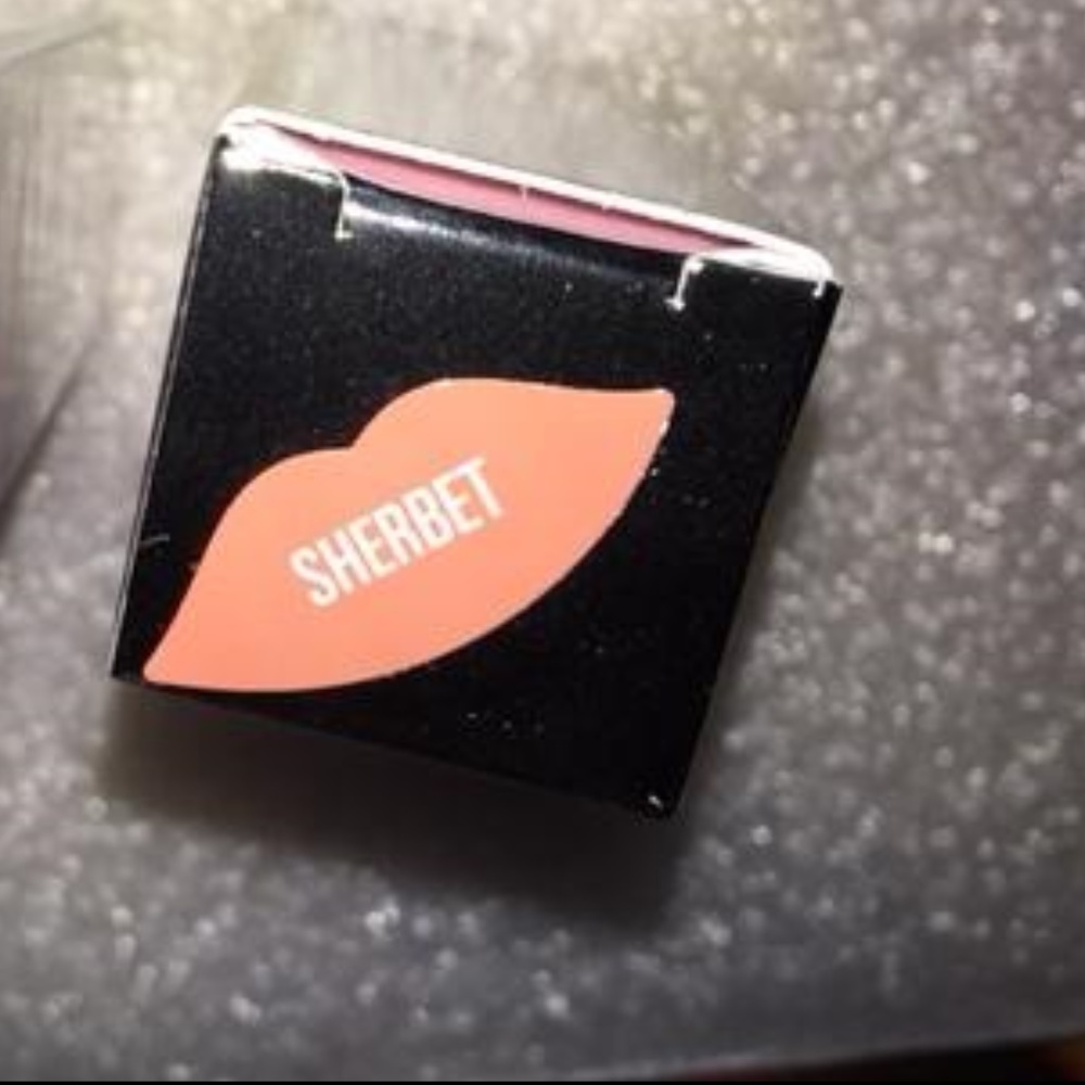 KYLIE JENNER NEW SLIVER SERIES LIPSTICK ( SHERBET)